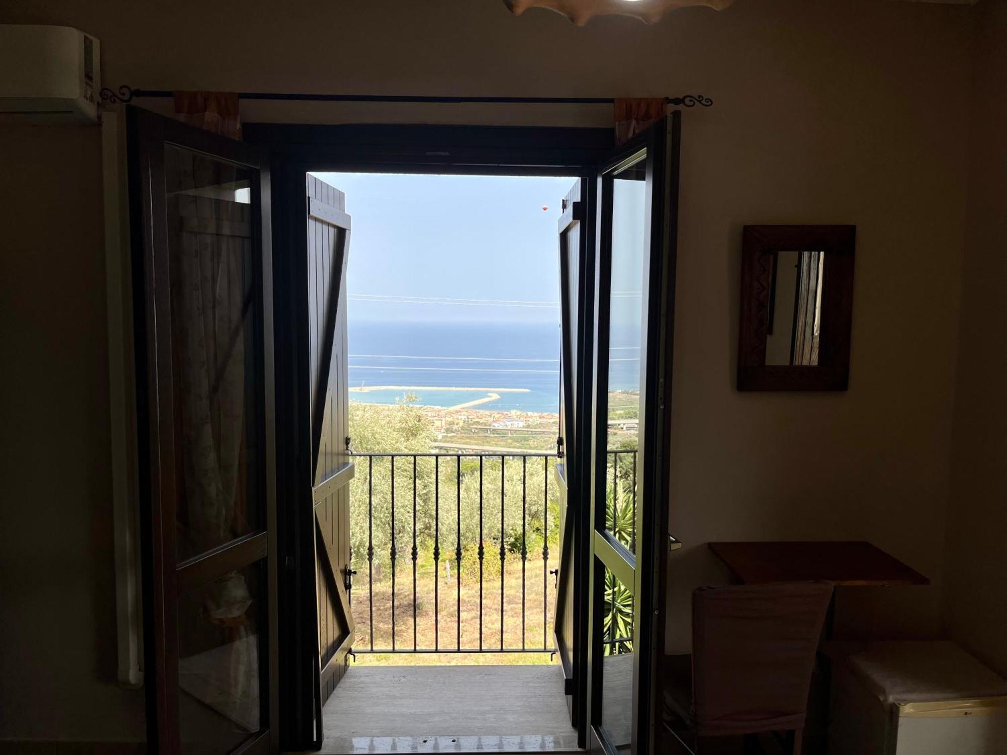 Agriturismo Serre 圣亚加塔·迪·米利特 外观 照片