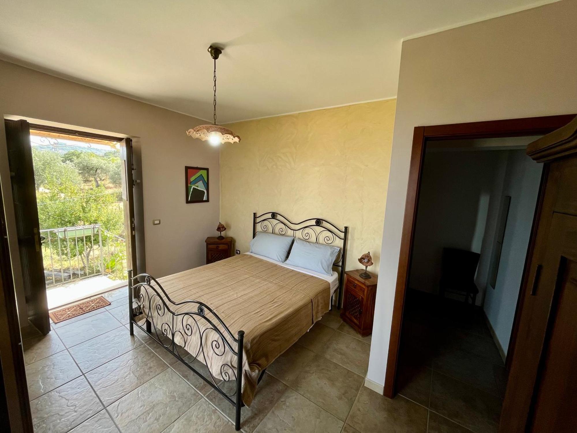 Agriturismo Serre 圣亚加塔·迪·米利特 外观 照片
