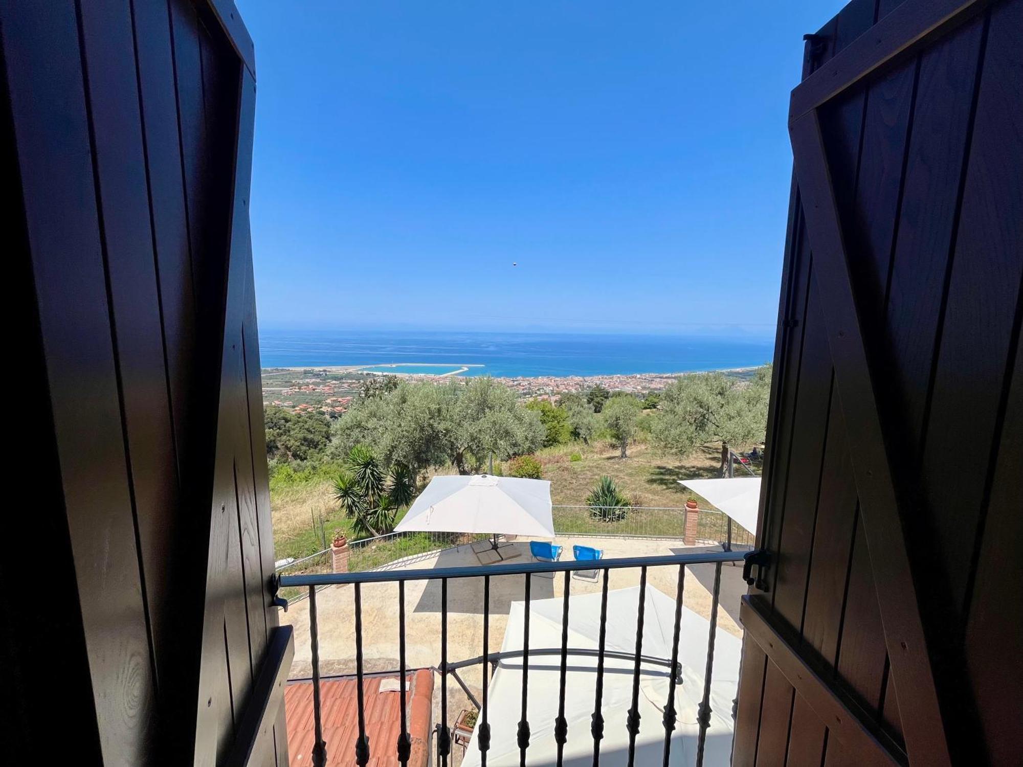 Agriturismo Serre 圣亚加塔·迪·米利特 外观 照片