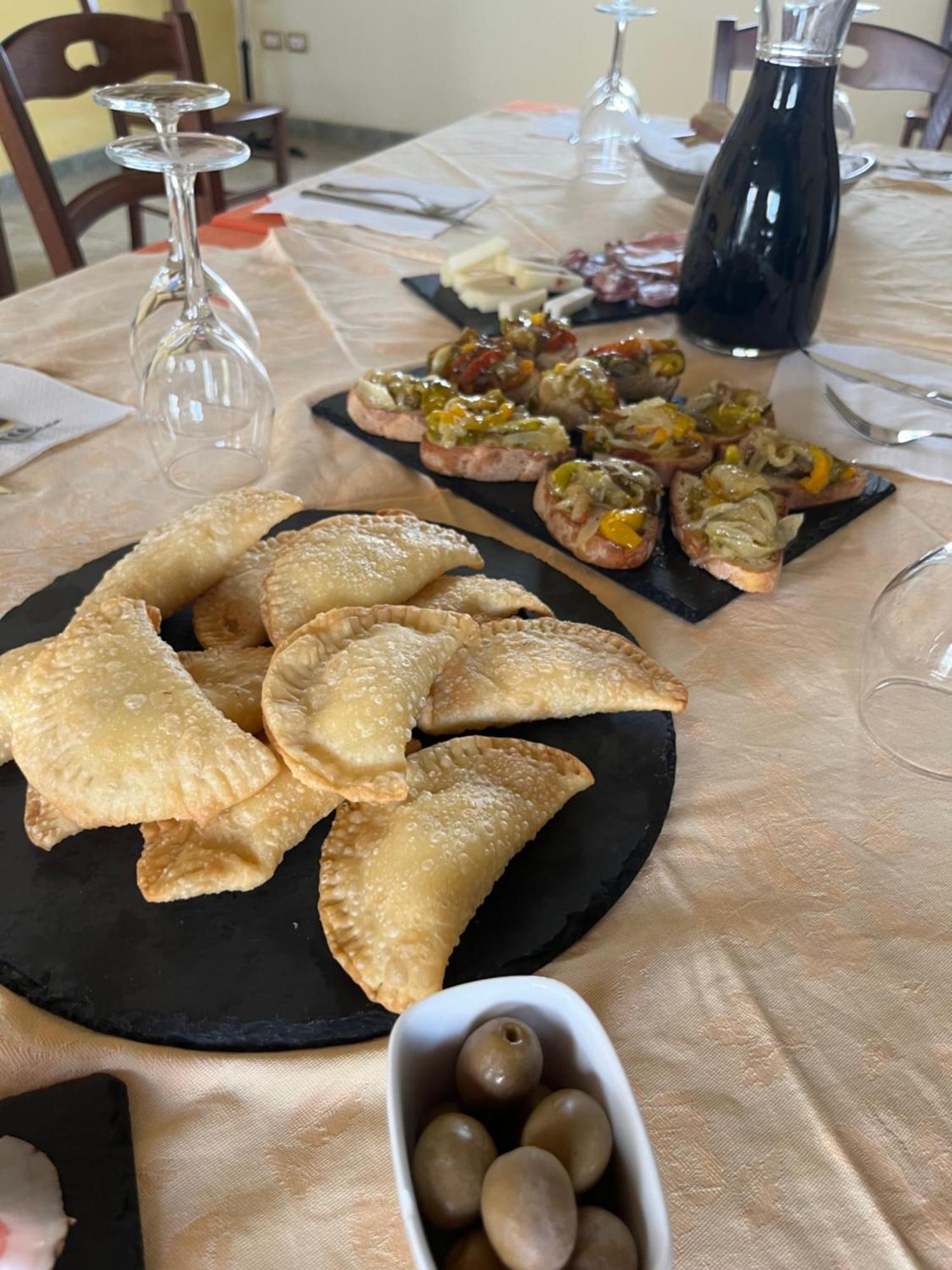 Agriturismo Serre 圣亚加塔·迪·米利特 外观 照片