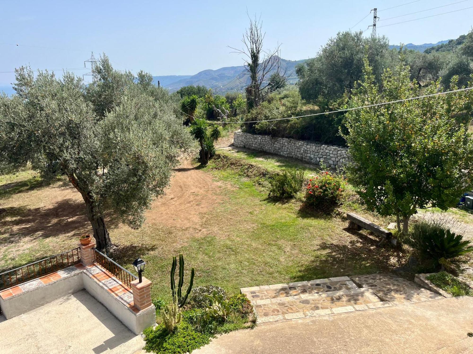 Agriturismo Serre 圣亚加塔·迪·米利特 外观 照片