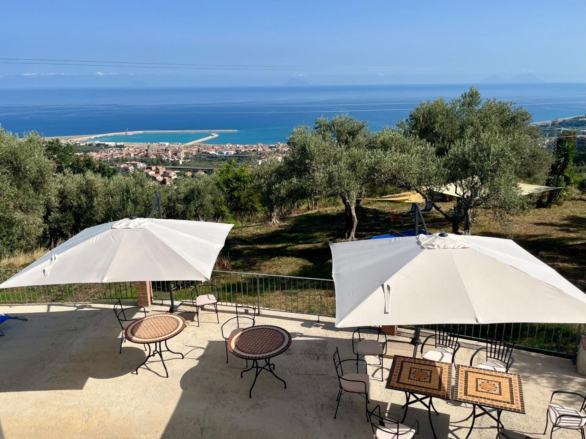 Agriturismo Serre 圣亚加塔·迪·米利特 外观 照片